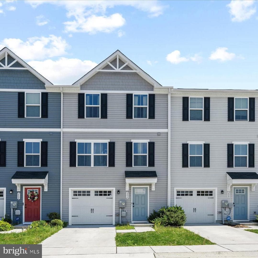 206 Red Bill Ln, Cambridge
