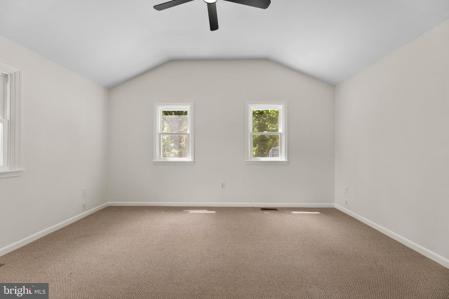 12 Oak Street photo 24