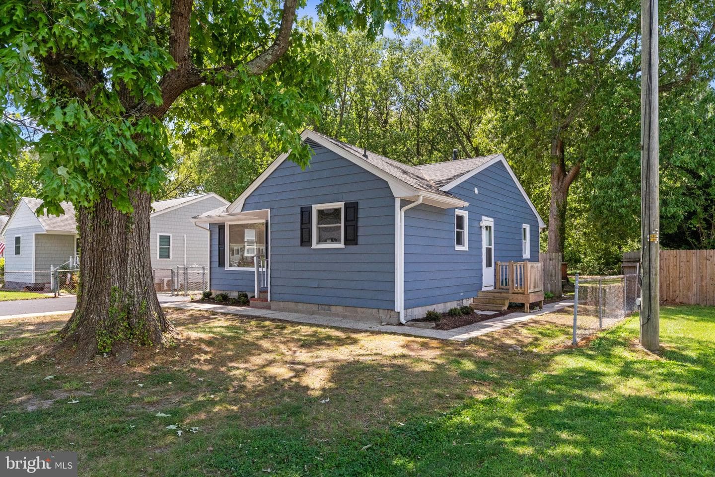 12 Oak Street photo 4