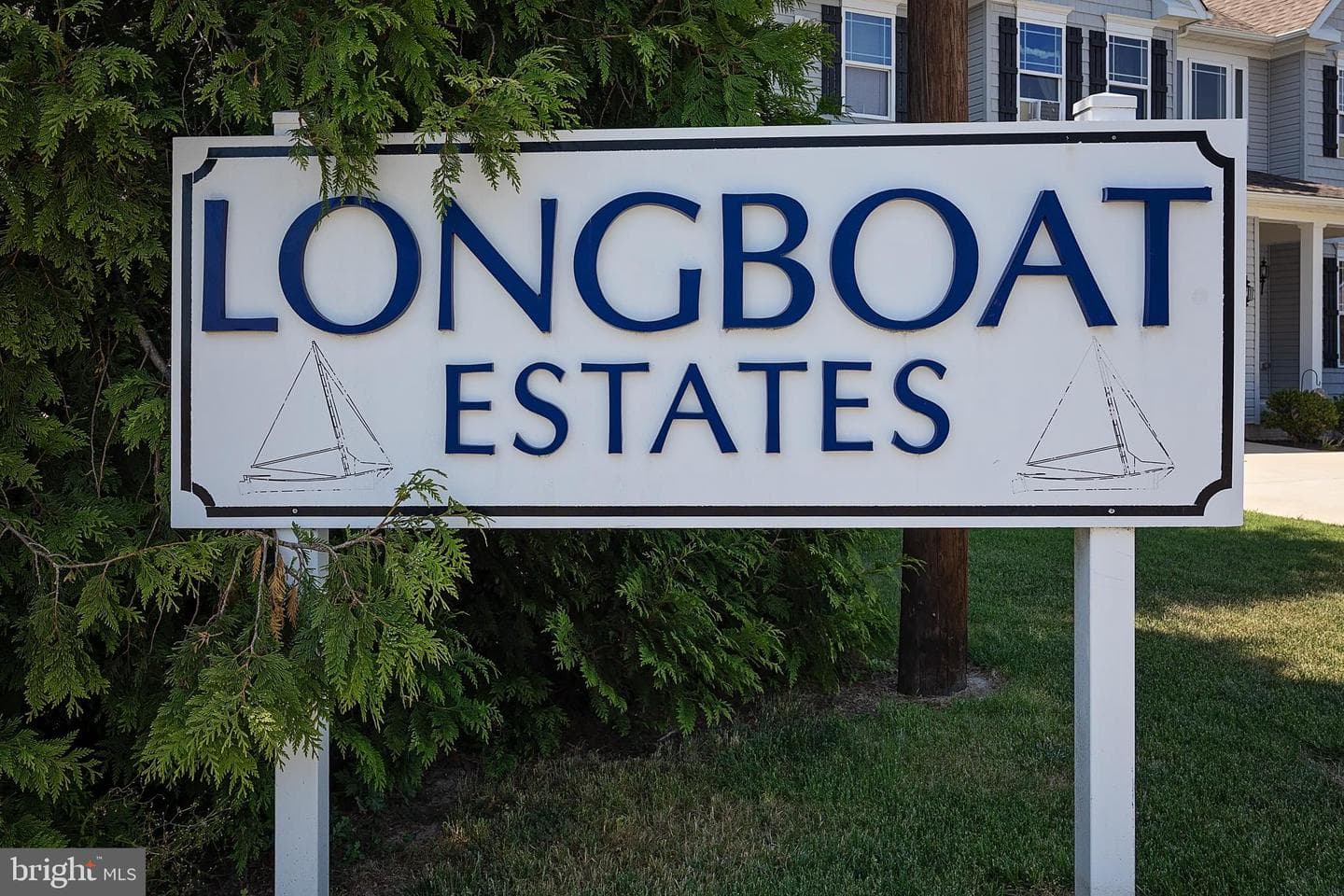 146 Regulator Drive N photo 38