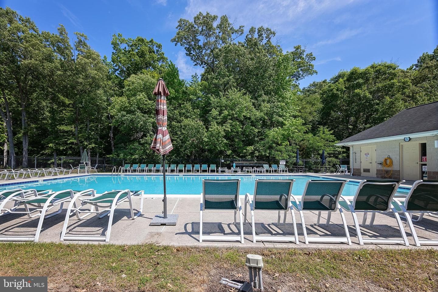 146 Regulator Drive N photo 39