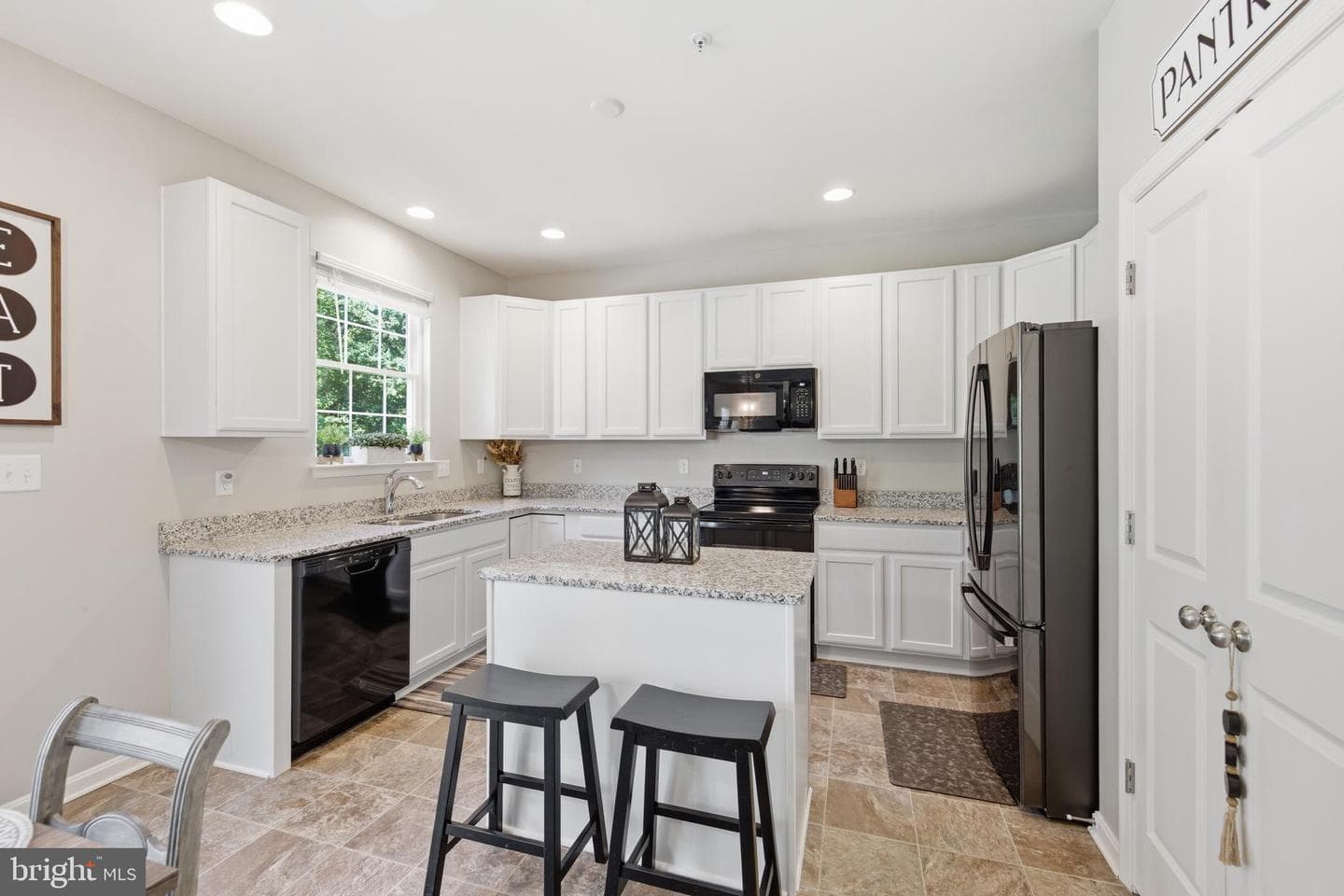 146 Regulator Drive N photo 9