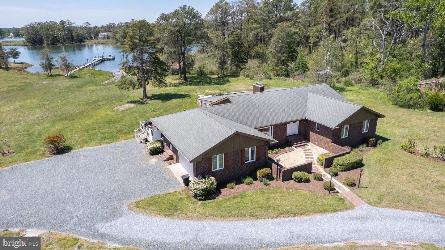 1661 Town Point Road, Cambridge