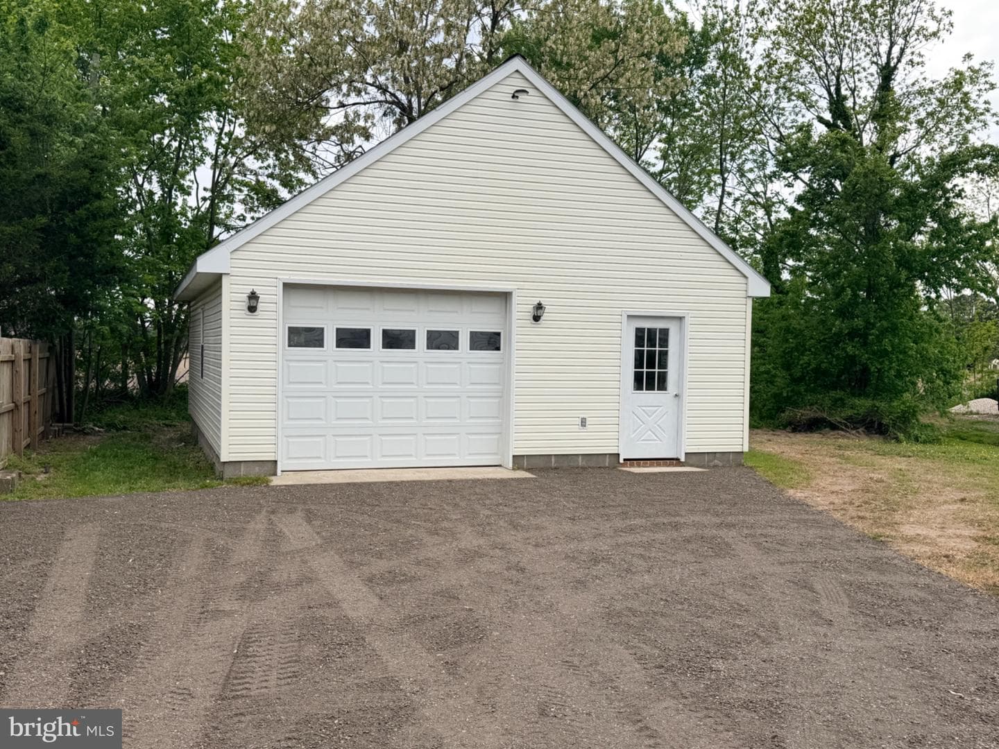 214 E Appleby Avenue photo 24