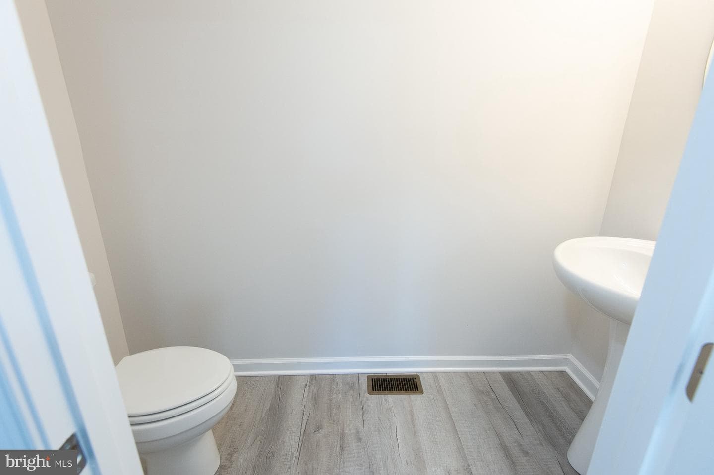 109 Railroad Avenue photo 11