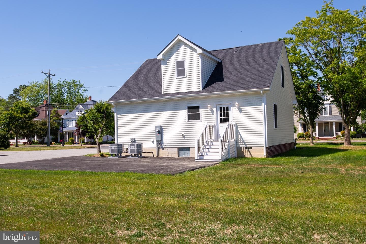 109 Railroad Avenue photo 39