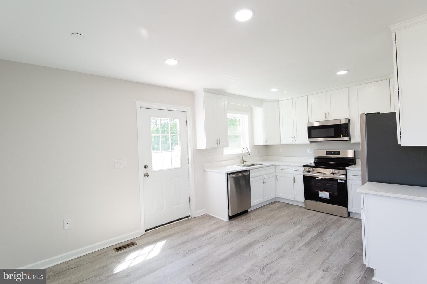109 Railroad Avenue photo 4