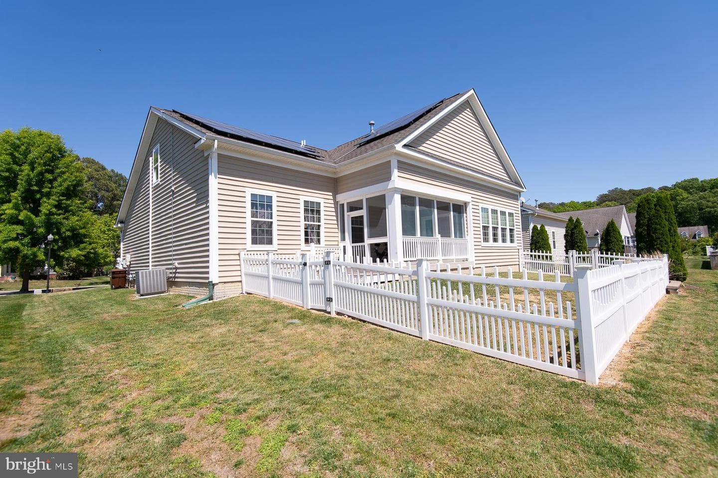 119 Regulator Drive N photo 34