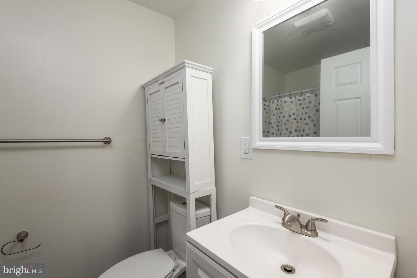 219 Willis Street photo 9