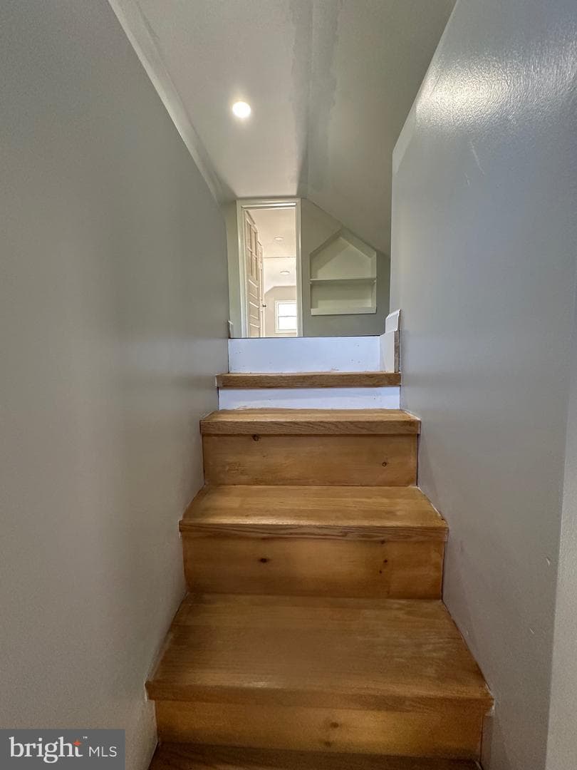 904 Central photo 22