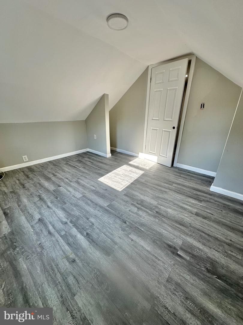 904 Central photo 27