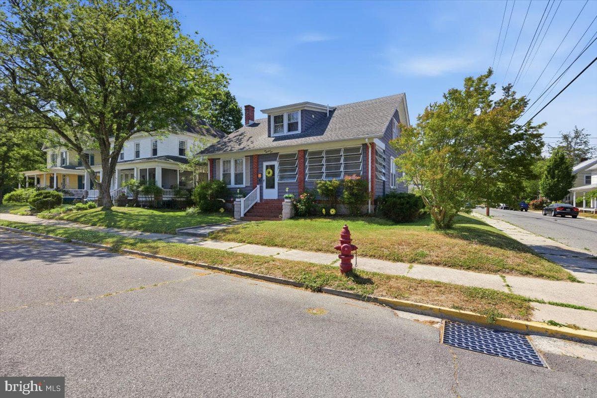 201 Belvedere Ave photo 3