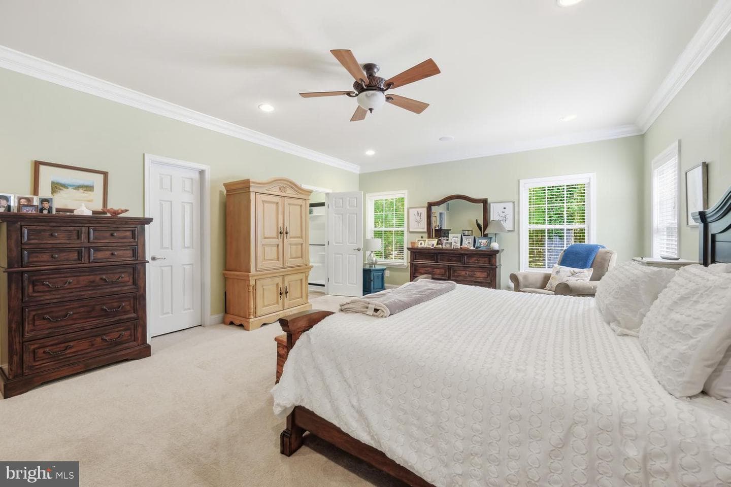 126 Regulator Drive N photo 24