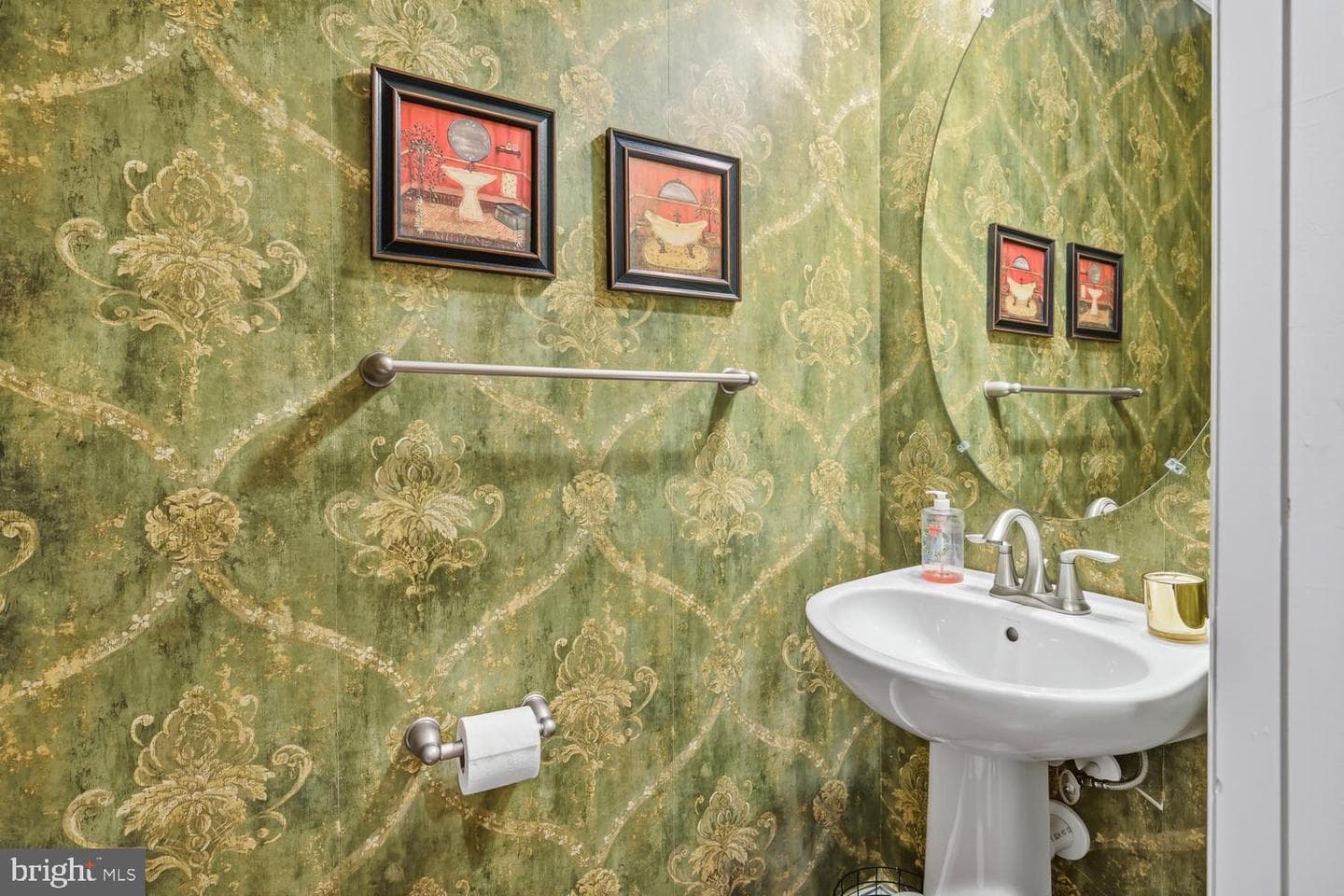 126 Regulator Drive N photo 26
