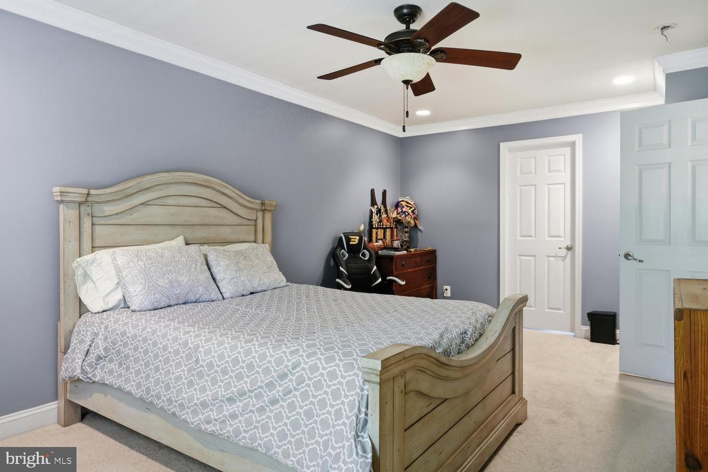 126 Regulator Drive N photo 34
