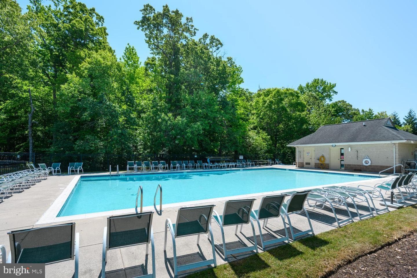 126 Regulator Drive N photo 41