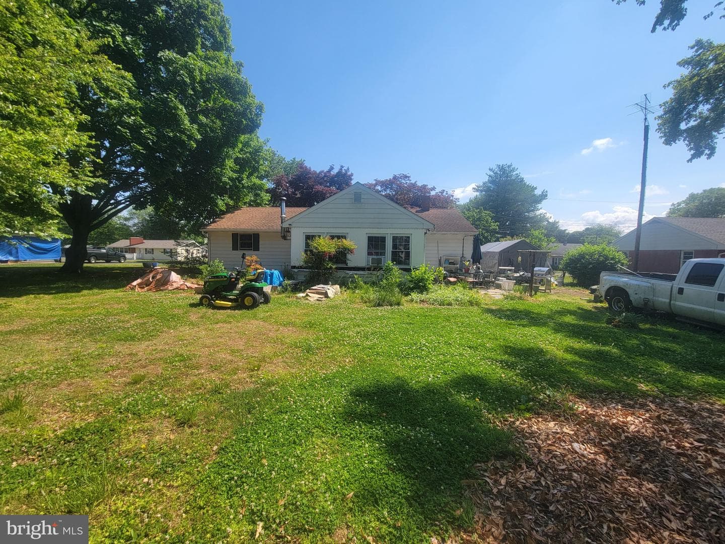 302 Noble St photo 9