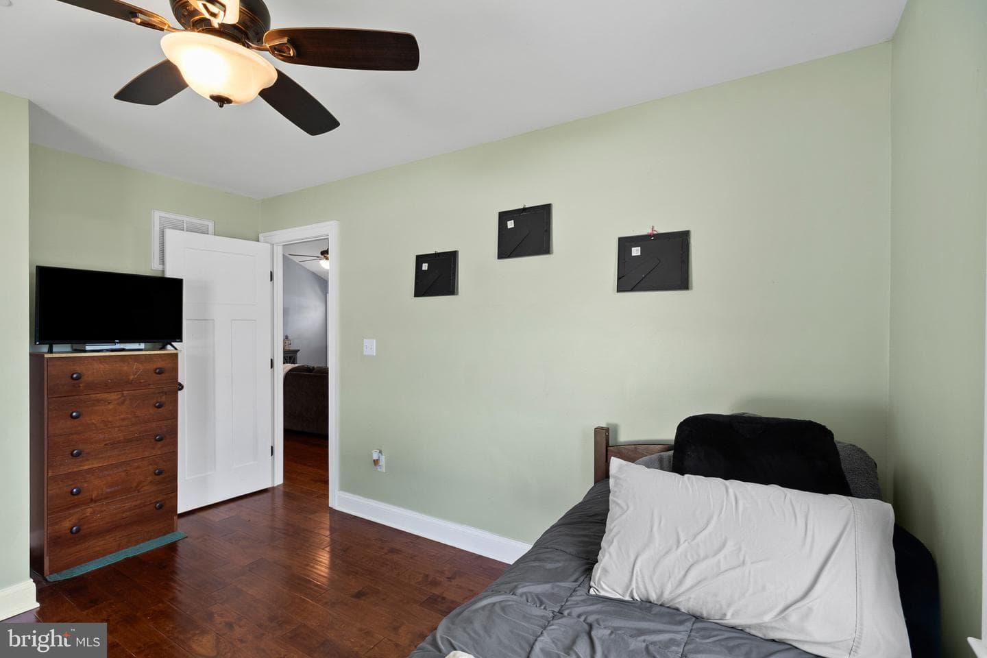 102 Barnes Court photo 31