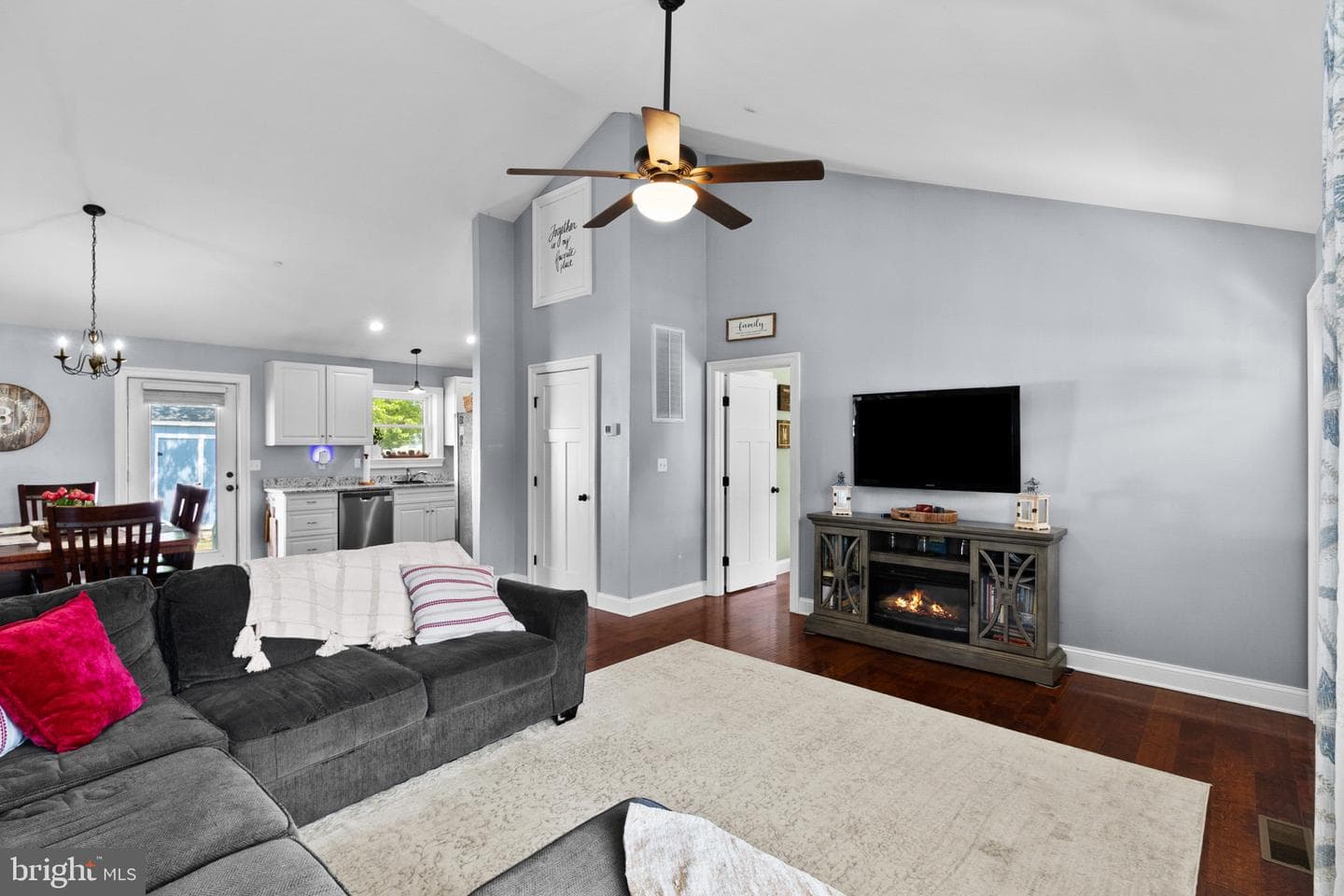 102 Barnes Court photo 9