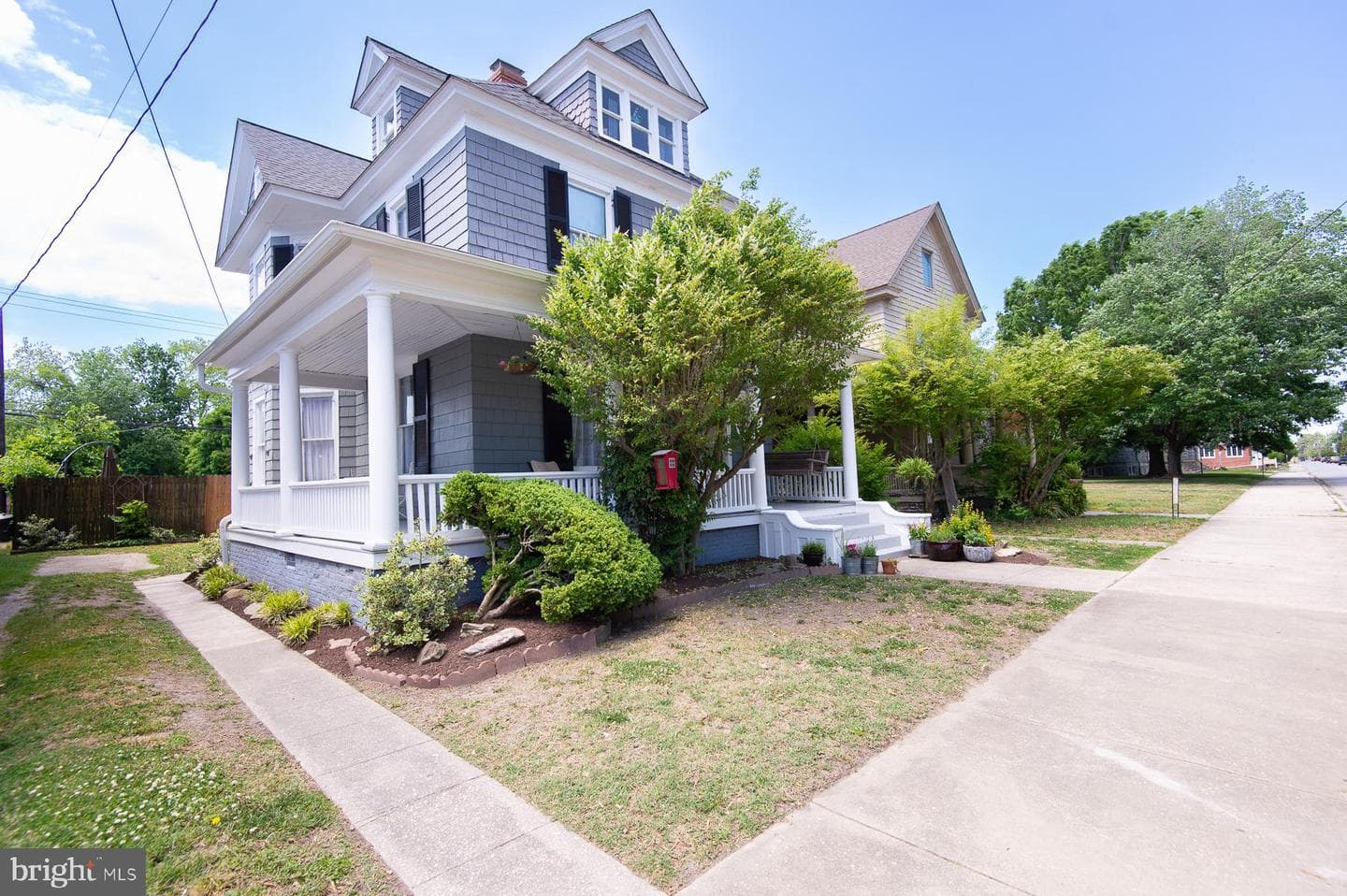 606 Locust Street photo 3