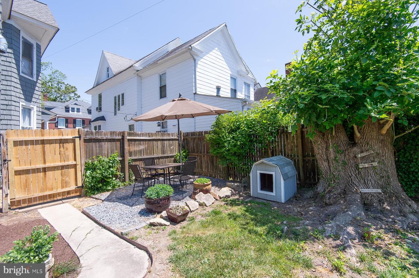 606 Locust Street photo 35