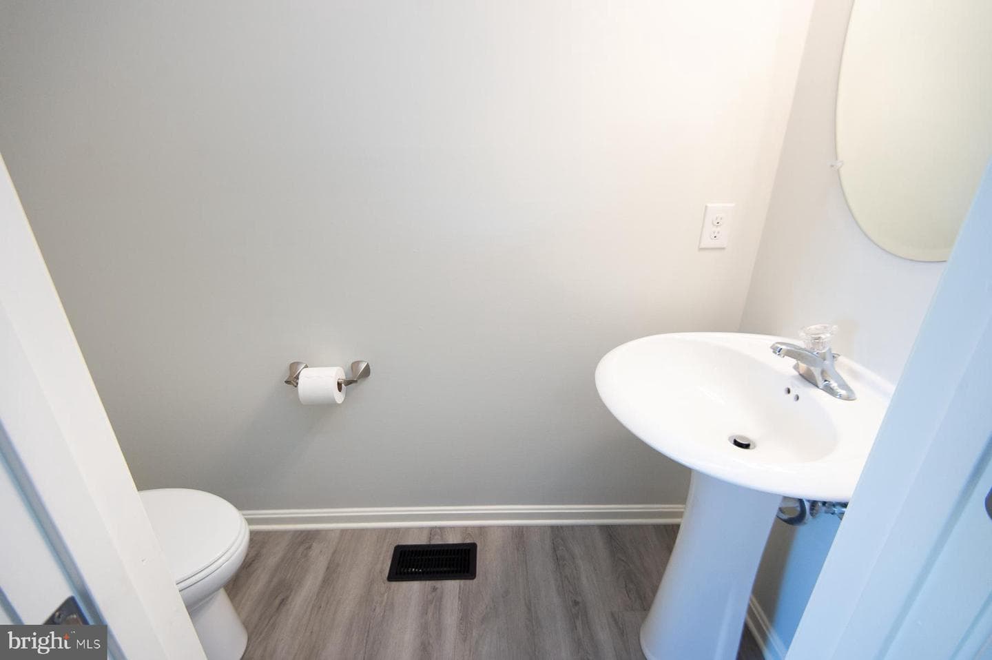 138 Regulator Drive N photo 25