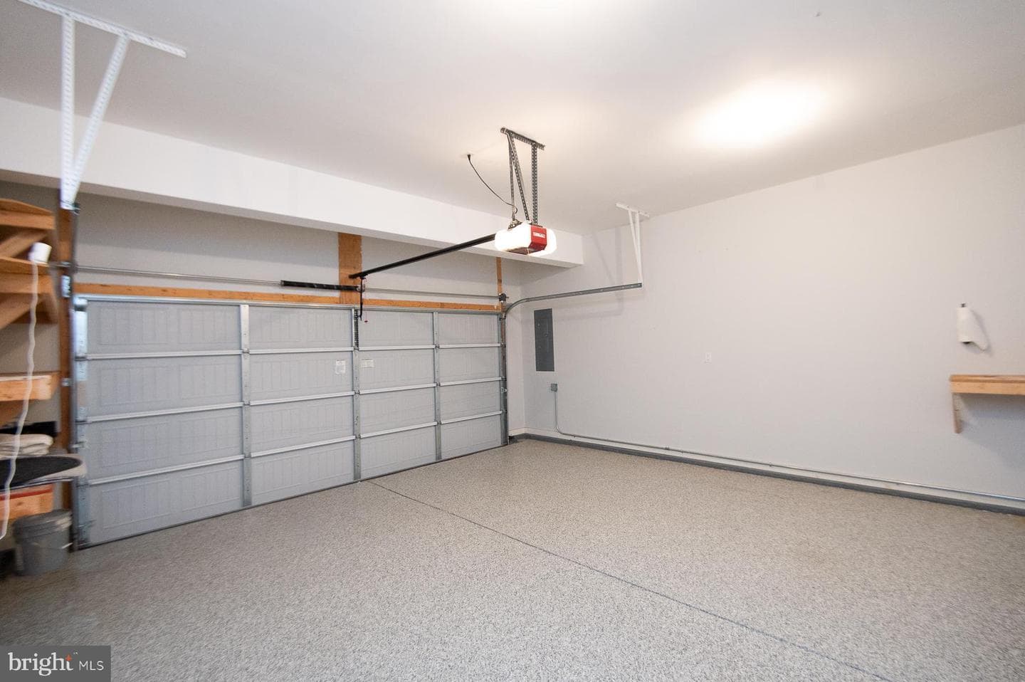138 Regulator Drive N photo 27
