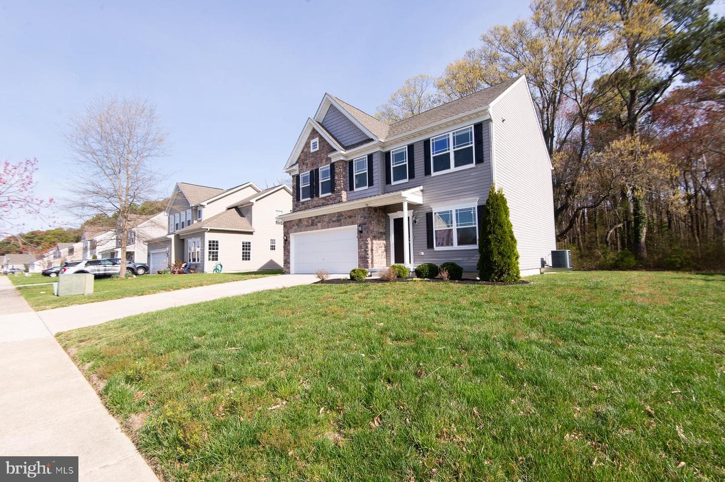 138 Regulator Drive N photo 29
