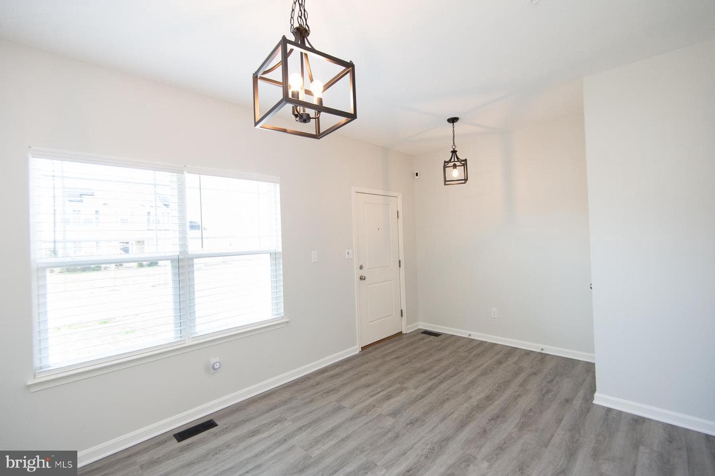 138 Regulator Drive N photo 3
