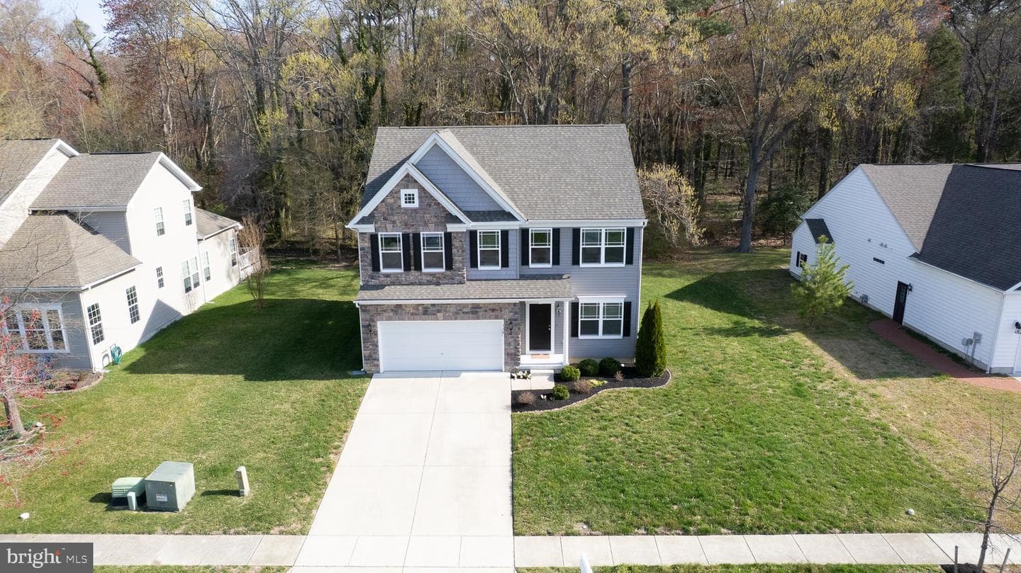 138 Regulator Drive N photo 34