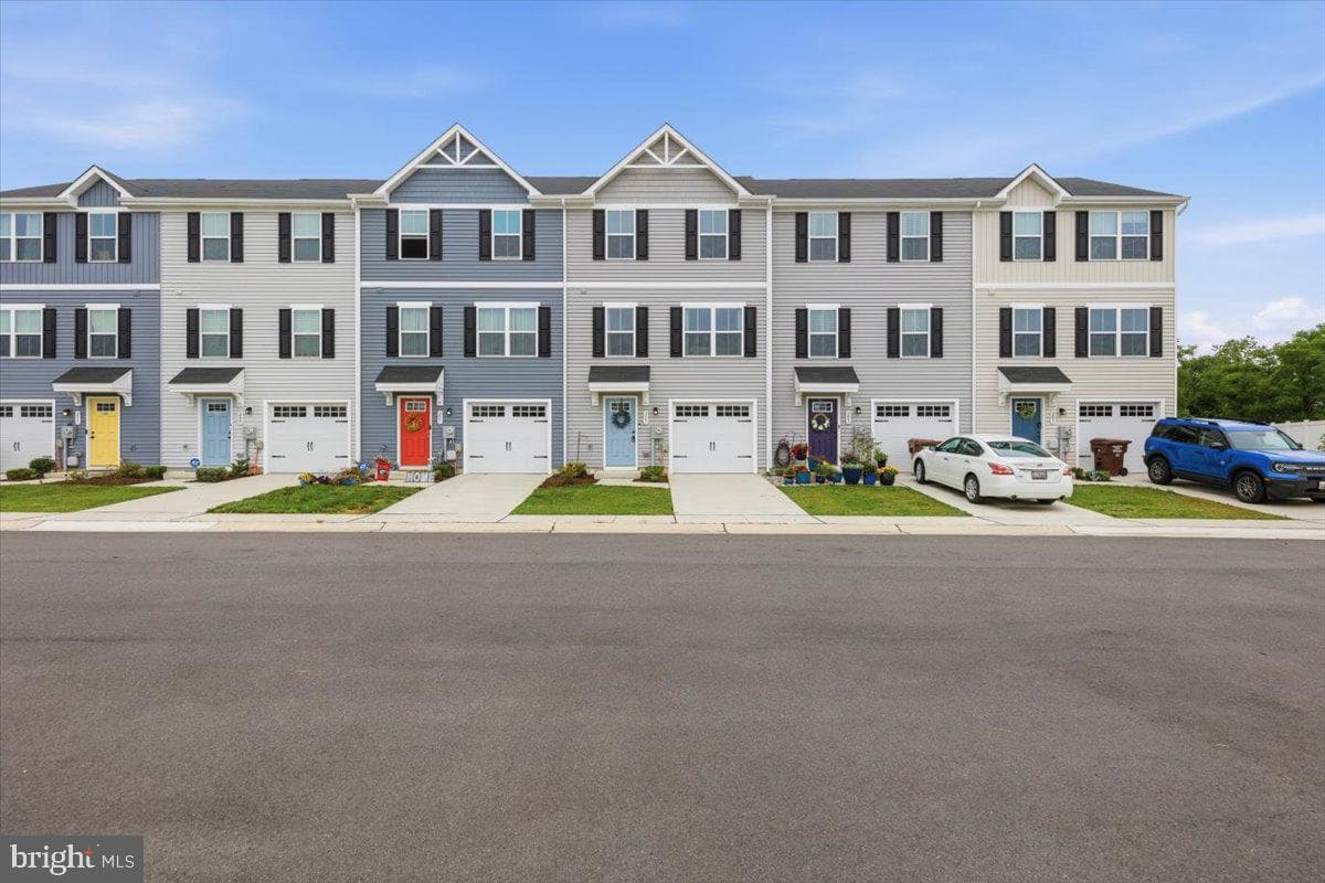 205 Yellow Bill Ln, Cambridge