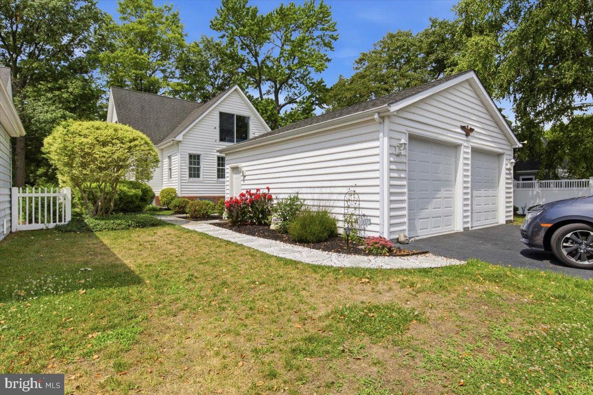 1007 Hambrooks Avenue photo 34