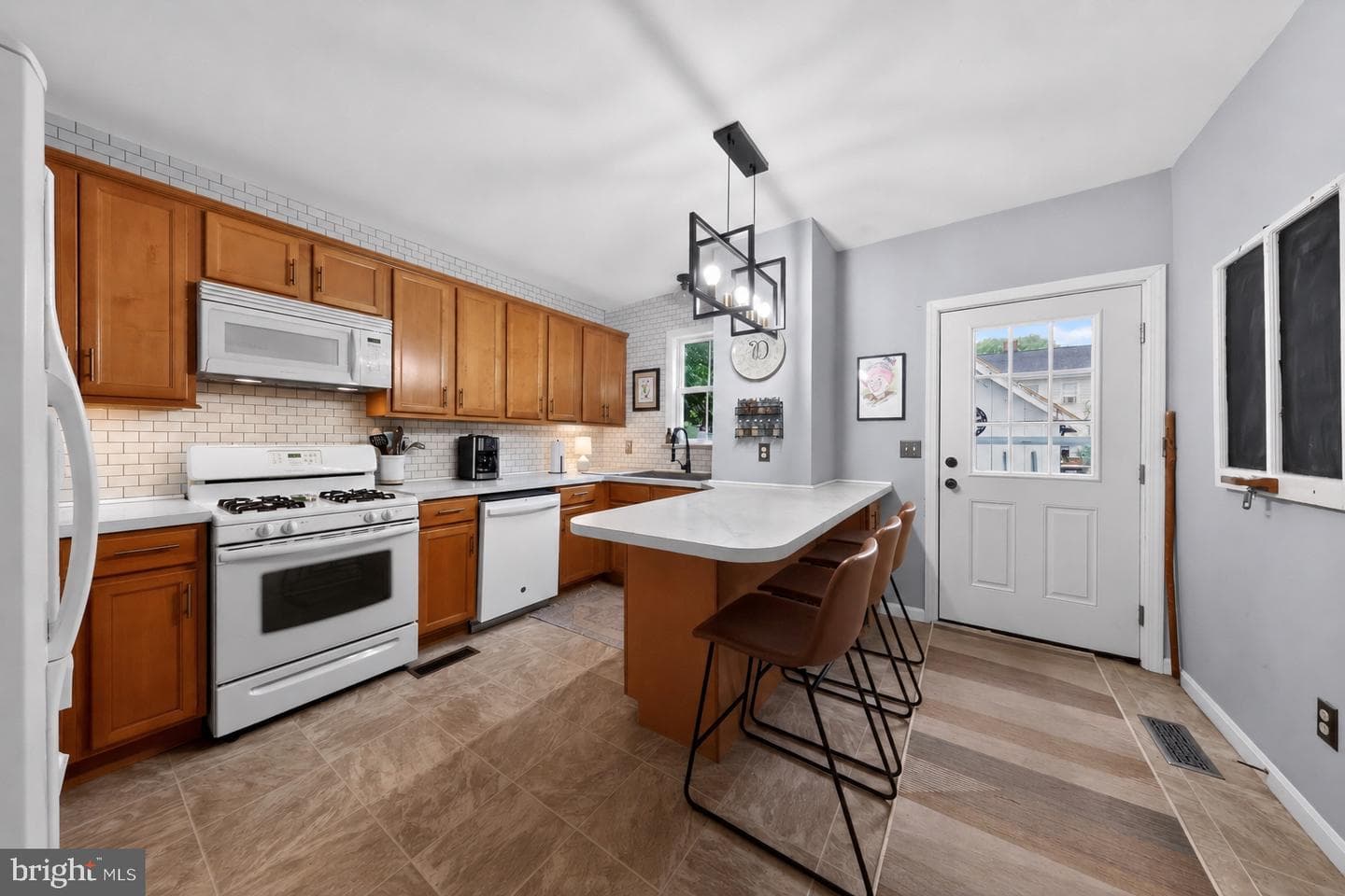 113 Willis St photo 16
