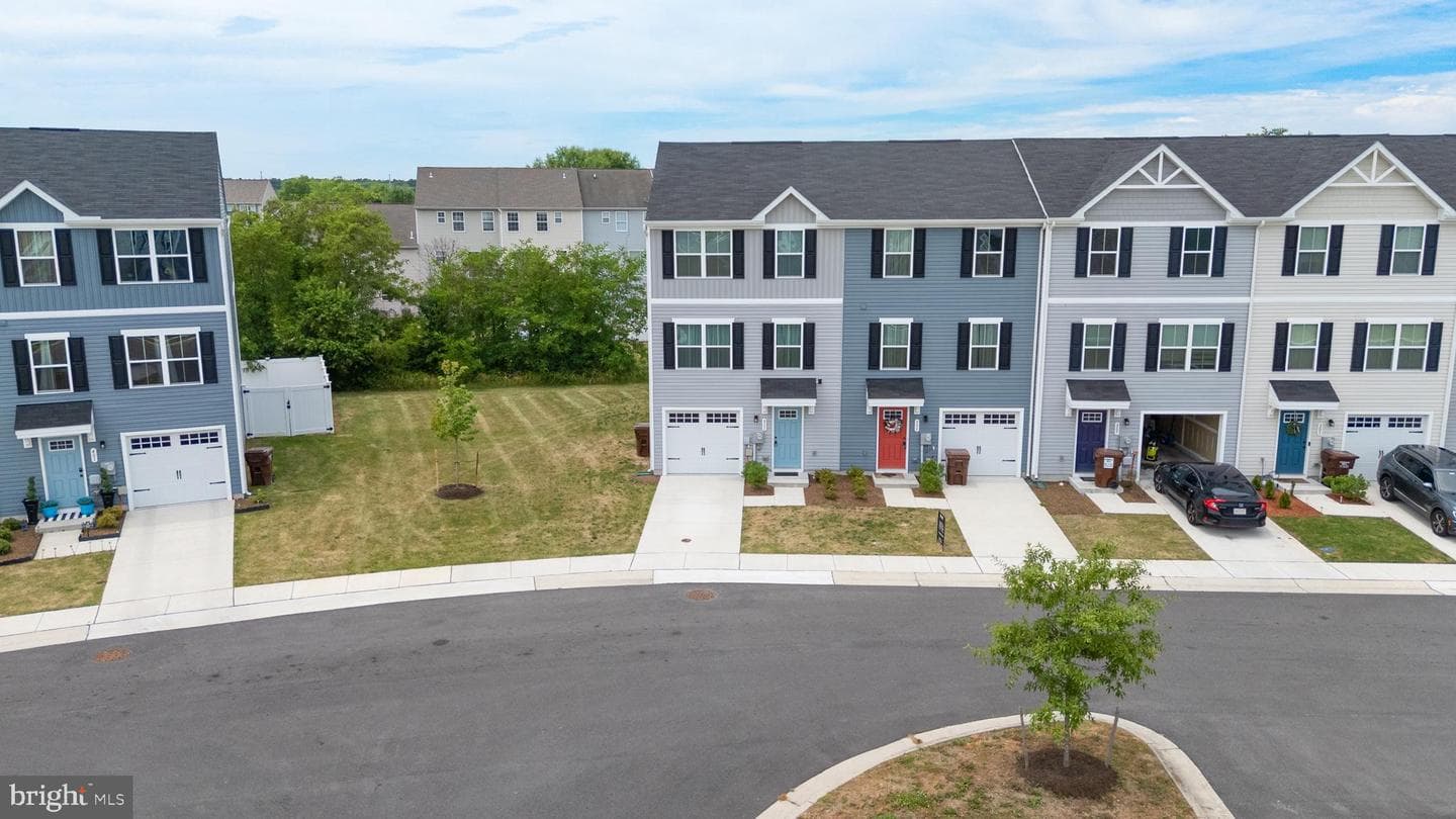 311 Yellow Bill Ln, Cambridge