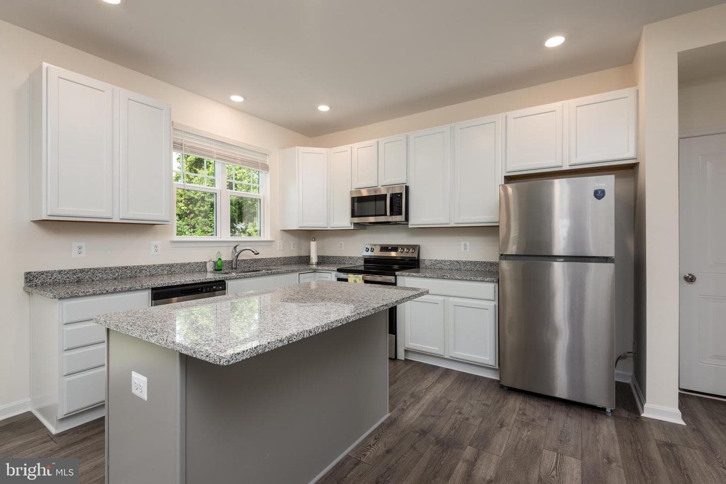 178 Regulator Drive N photo 16