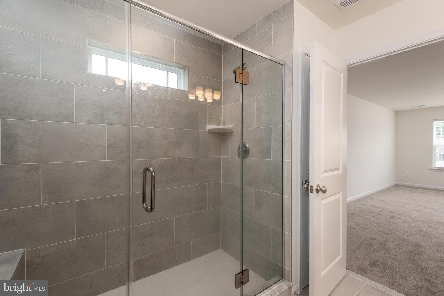 178 Regulator Drive N photo 24