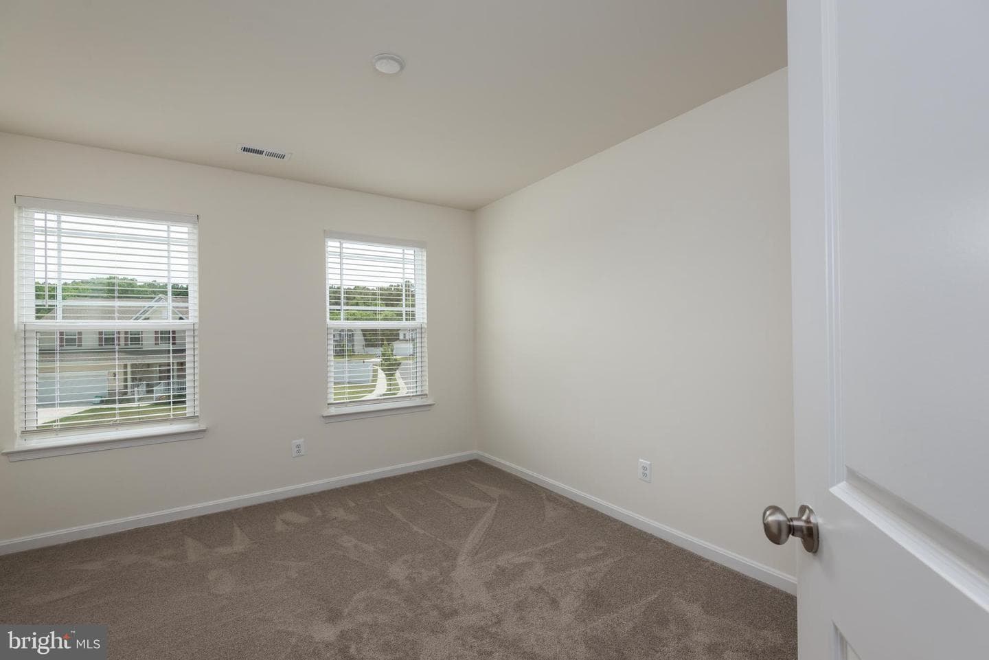 178 Regulator Drive N photo 27