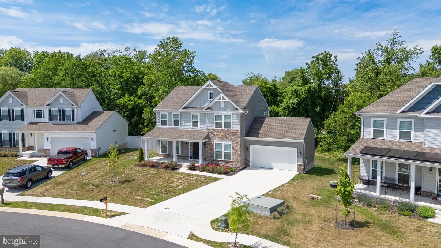 178 Regulator Drive N photo 3