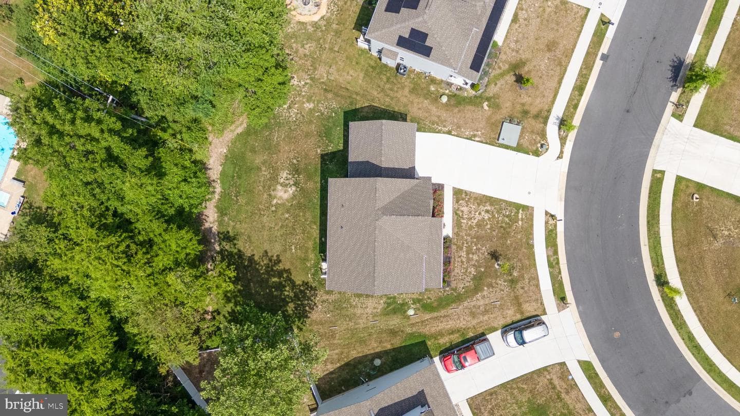 178 Regulator Drive N photo 35