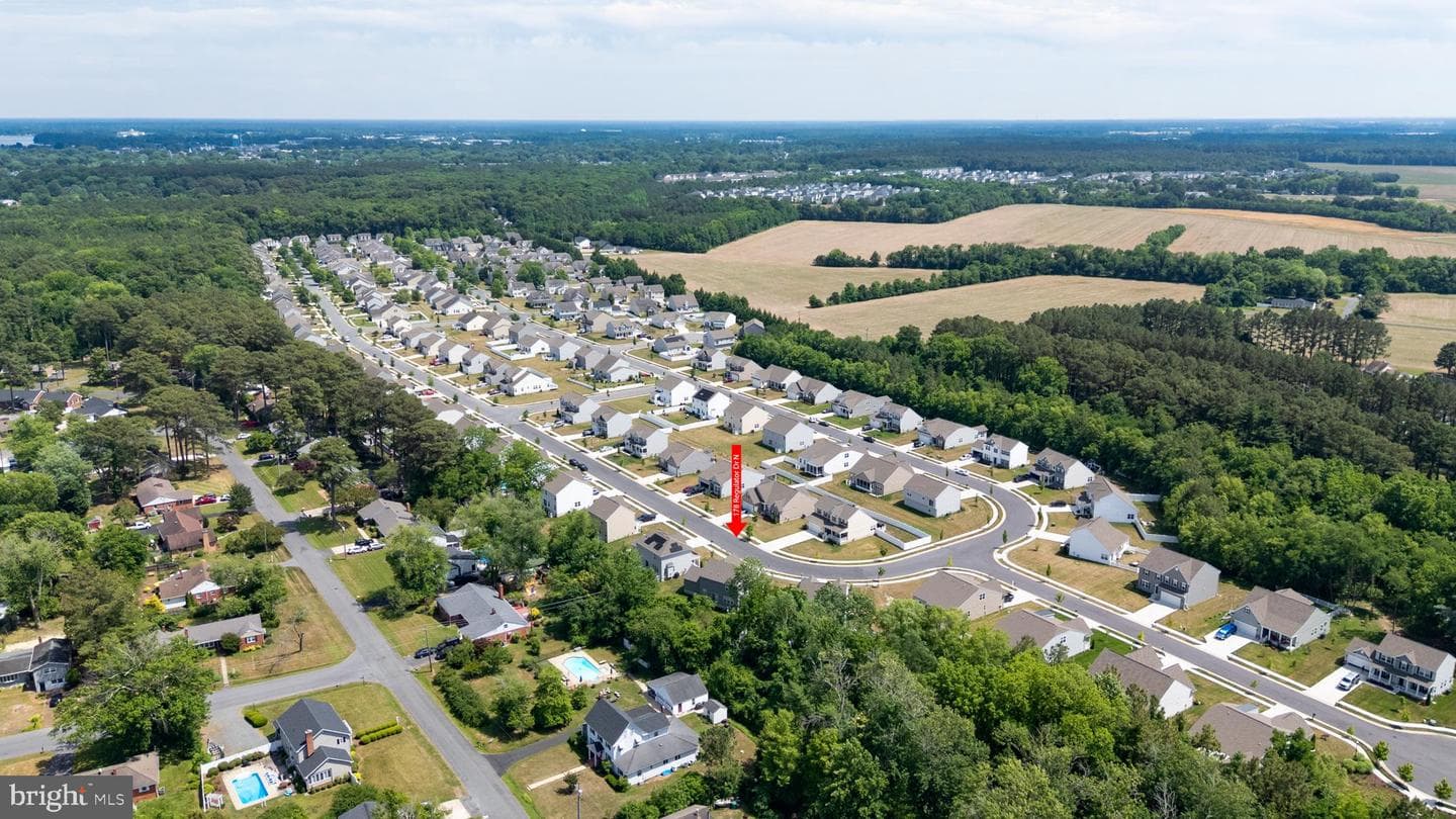 178 Regulator Drive N photo 36