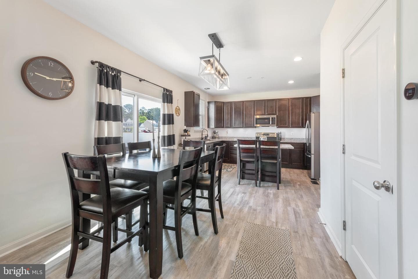 502 Regulator Drive S photo 11