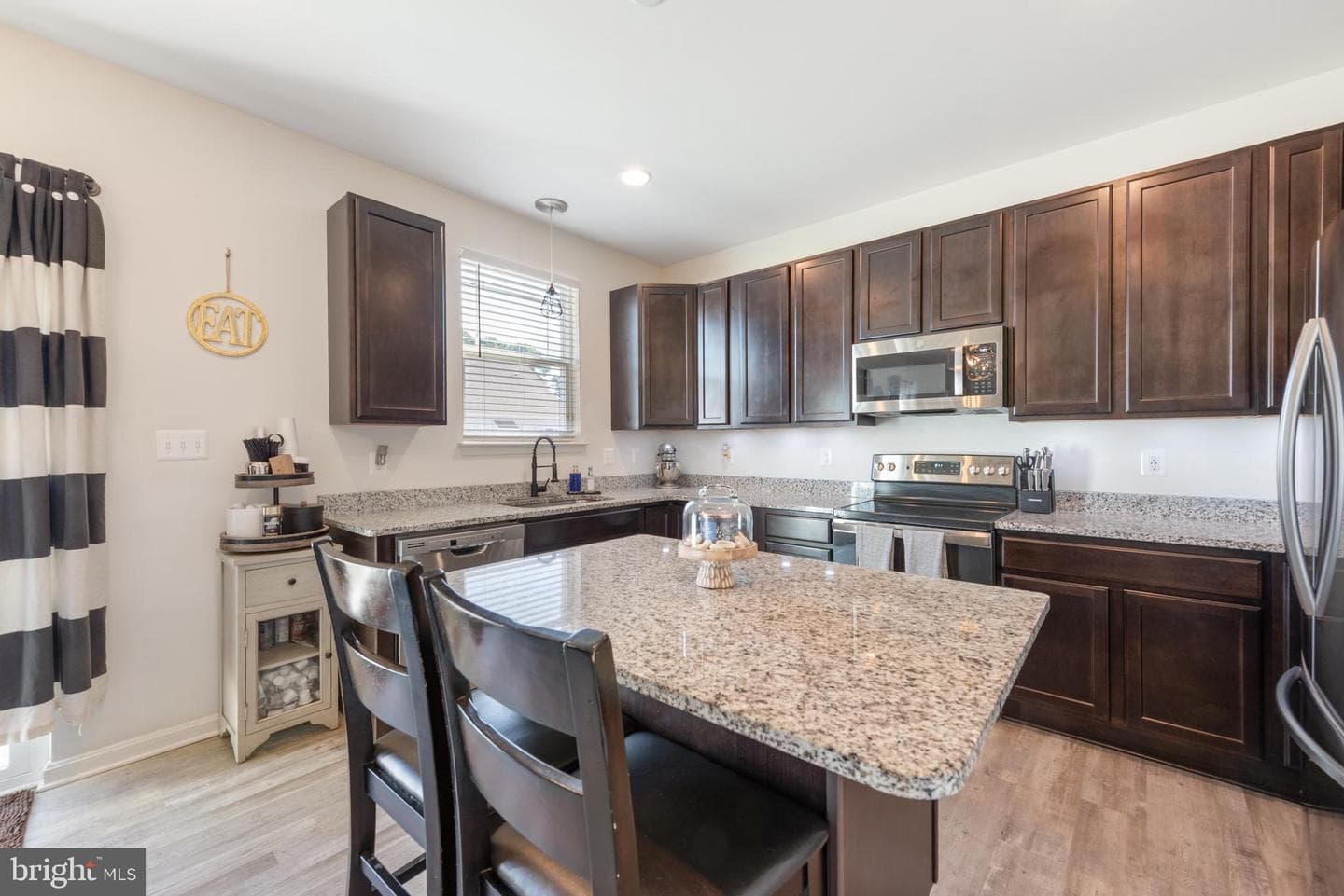 502 Regulator Drive S photo 9