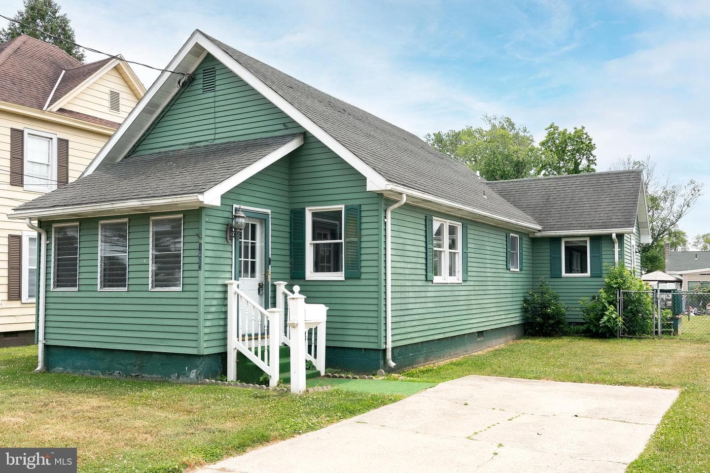 1003 Roslyn Avenue, Cambridge