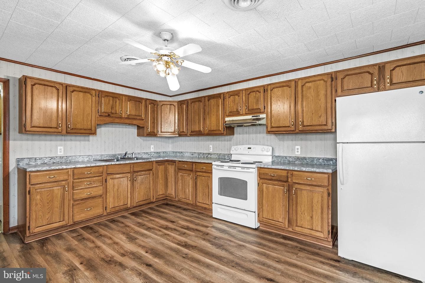 1003 Roslyn Avenue photo 10