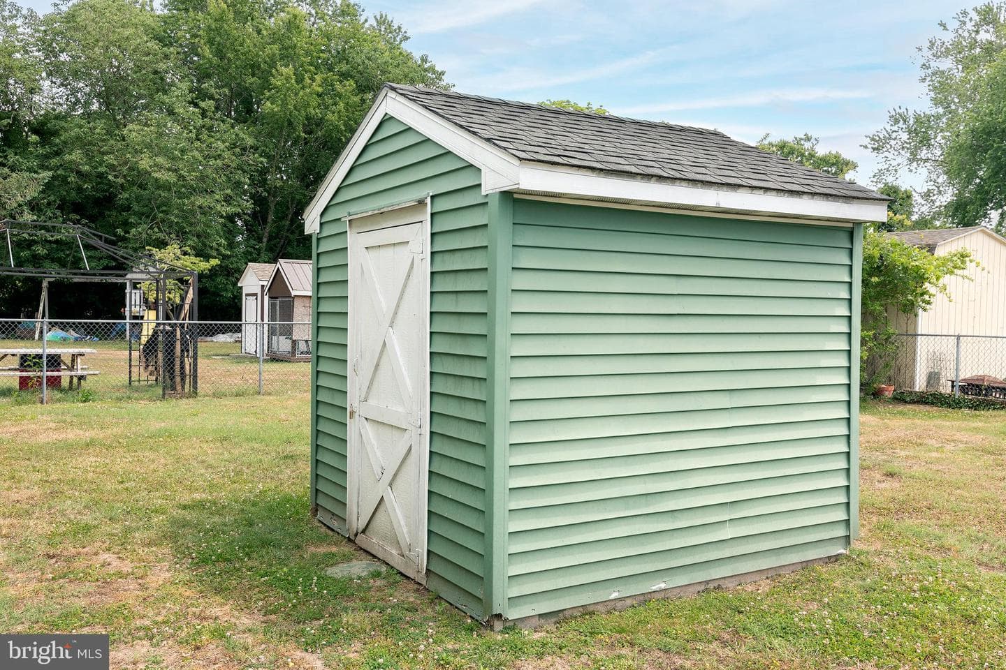 1003 Roslyn Avenue photo 23