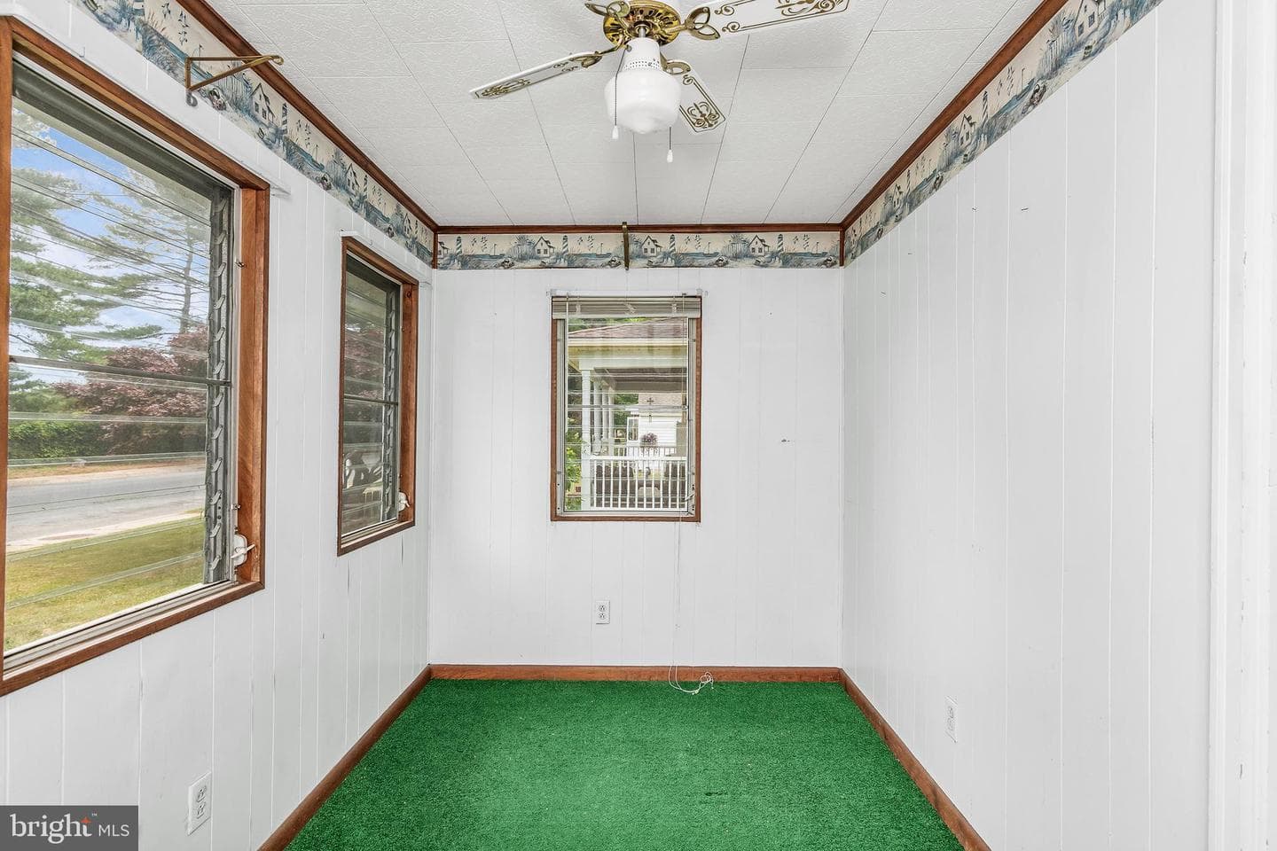 1003 Roslyn Avenue photo 4