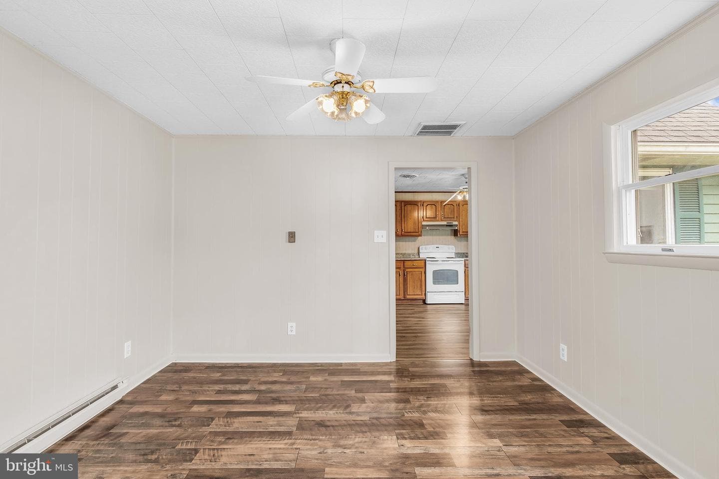 1003 Roslyn Avenue photo 8