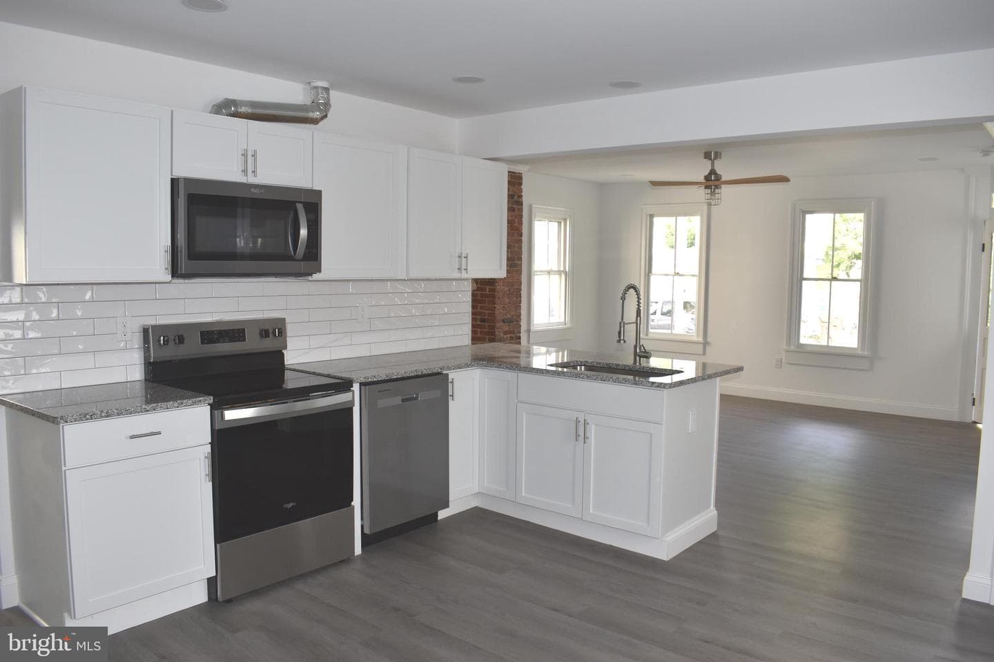 207 Willis Street photo 8