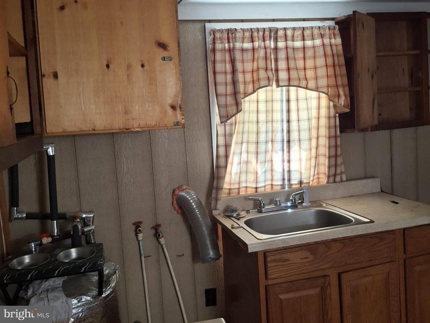 614 Douglas Street photo 19