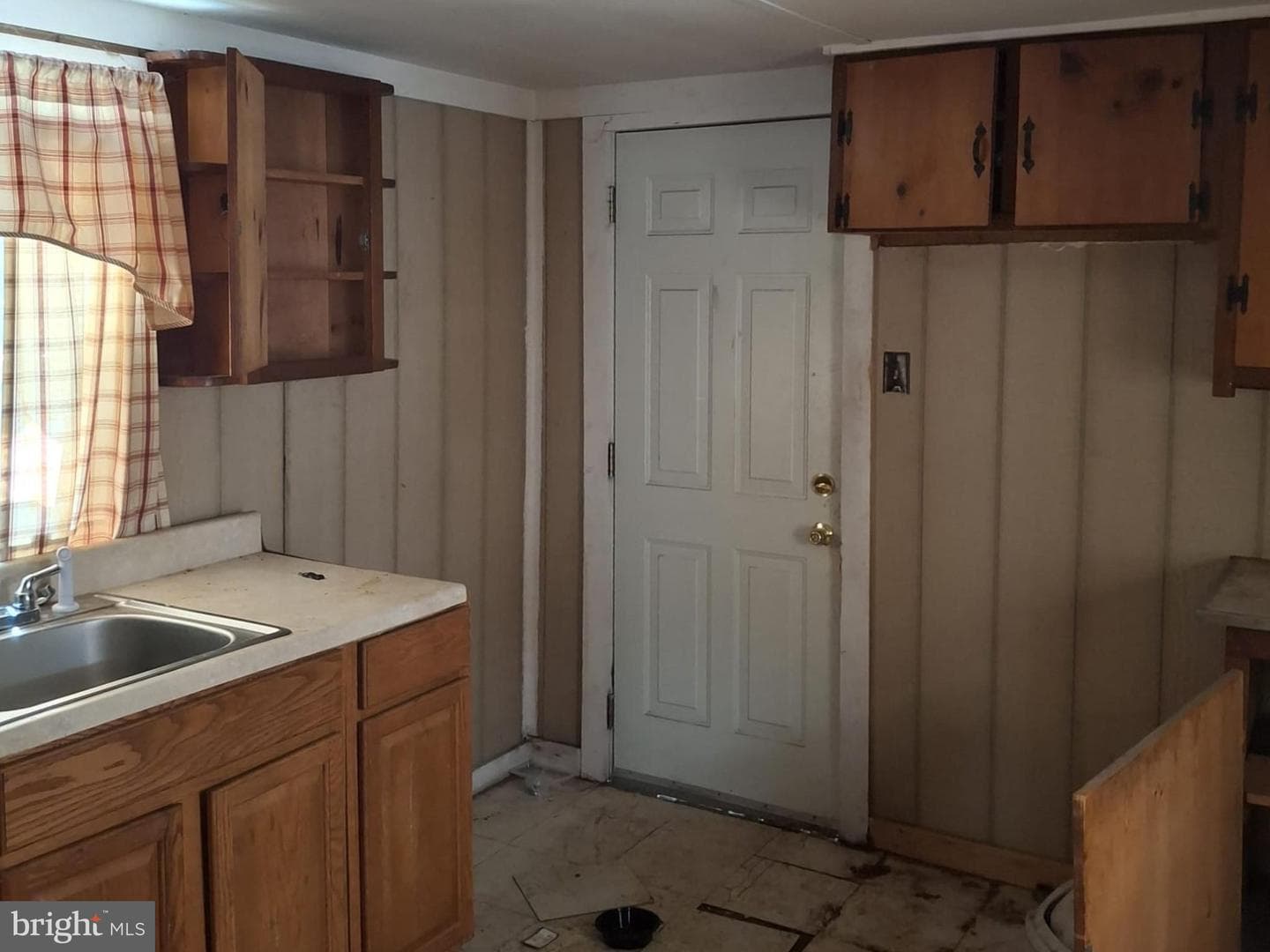 614 Douglas Street photo 20